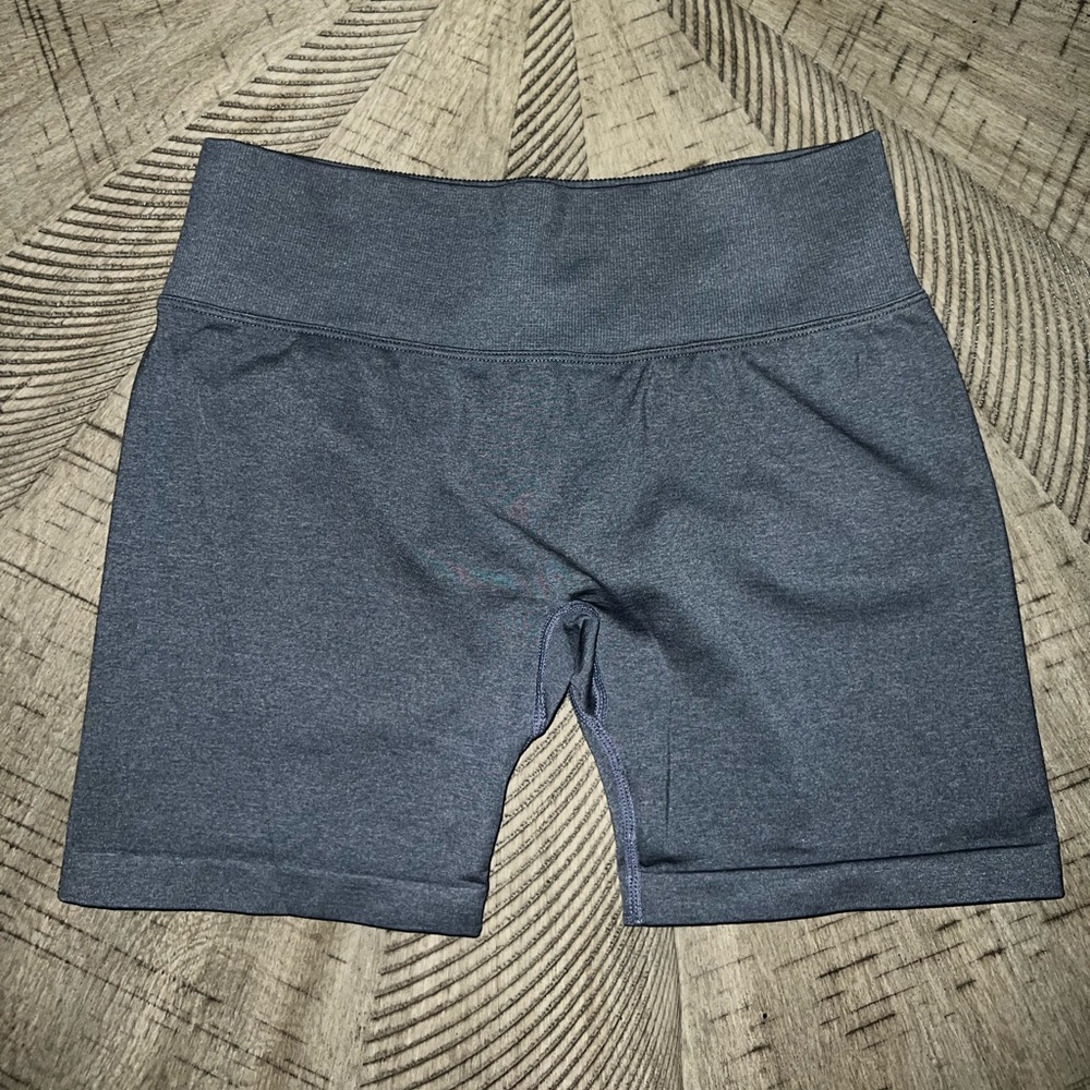 YoungLA Legacy Seamless Short - Picture 3 of 5